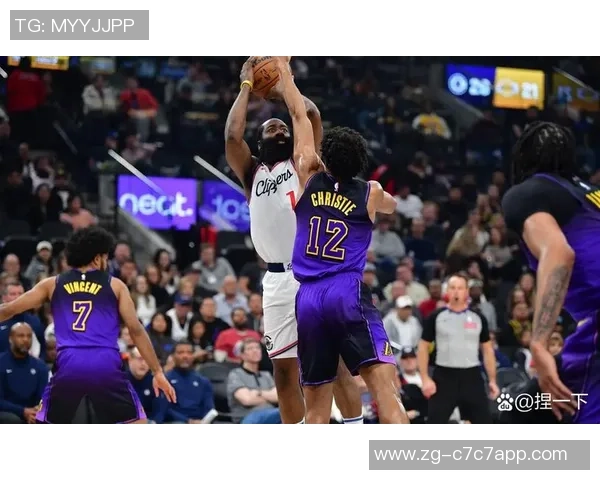 2016年NBA季后赛快船与雷霆激战回顾精彩瞬间与关键时刻解析