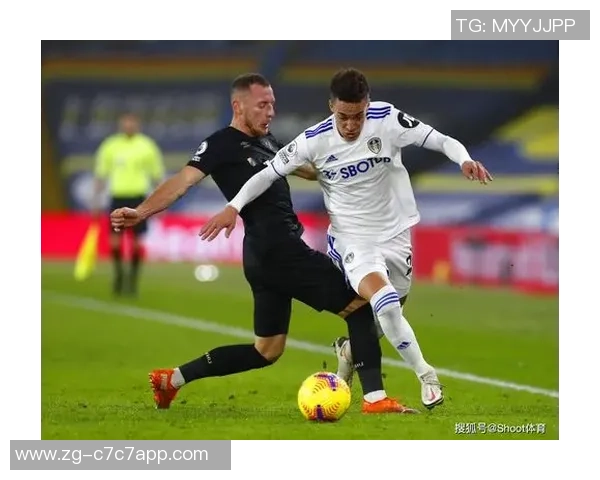 利兹联队与伯恩利的激烈对决展现英超球队的竞争魅力与战术较量